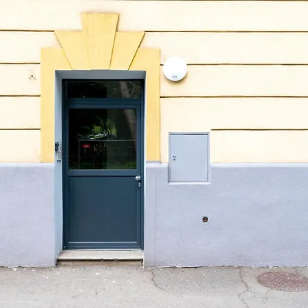 Farawayhomes #k9 Leoben (Styria)