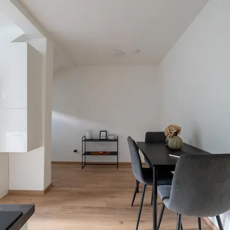 Farawayhomes #k9 Leoben (Styria)