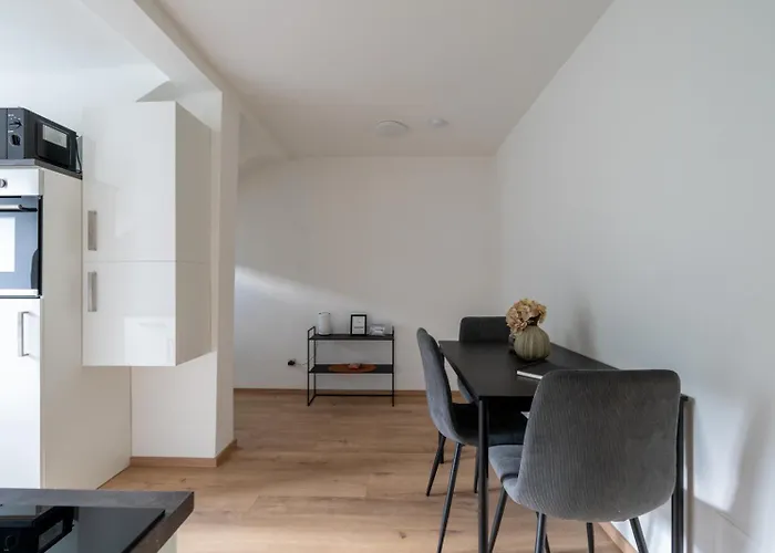 Farawayhomes #k9 레오벤